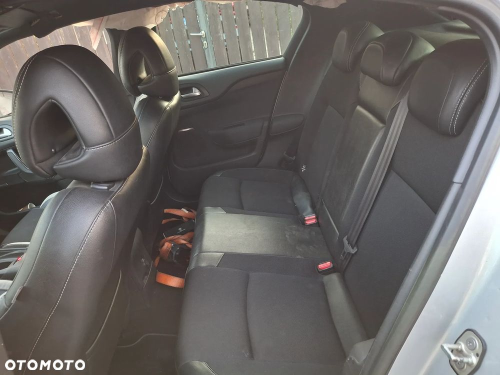 Citroën DS4 HDi 115 SoChic - 13