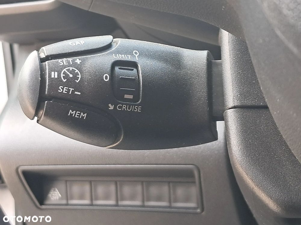 Toyota Proace City Van Long - 16