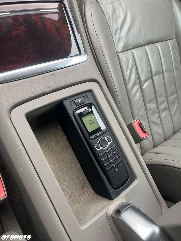 Audi A8 4.2 Quattro - 9