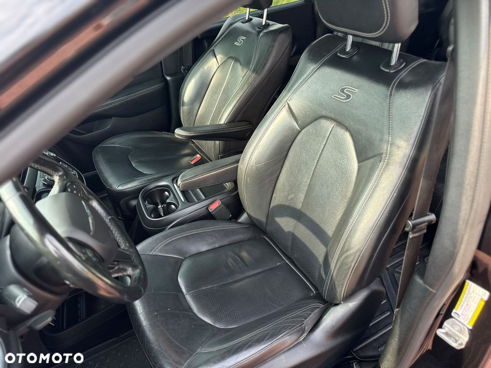 Chrysler Pacifica - 10