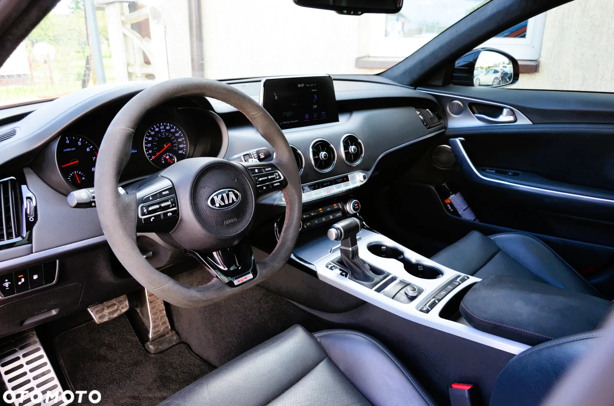 Kia Stinger - 12