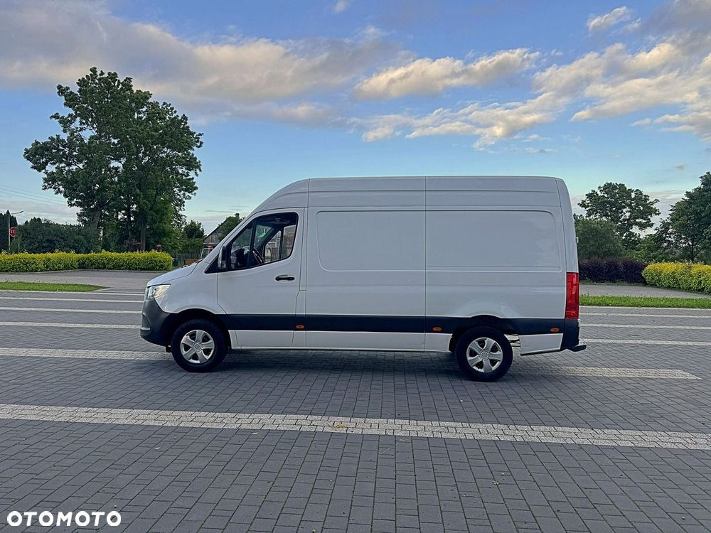 Mercedes-Benz Sprinter - 12