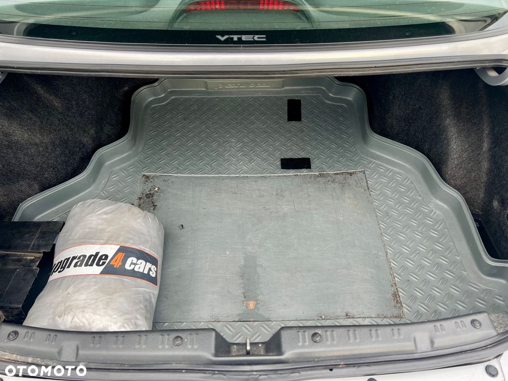 Honda Accord 2.0 ES - 24