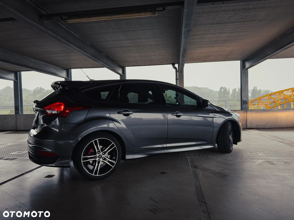 Ford Focus 2.0 EcoBoost ST - 8