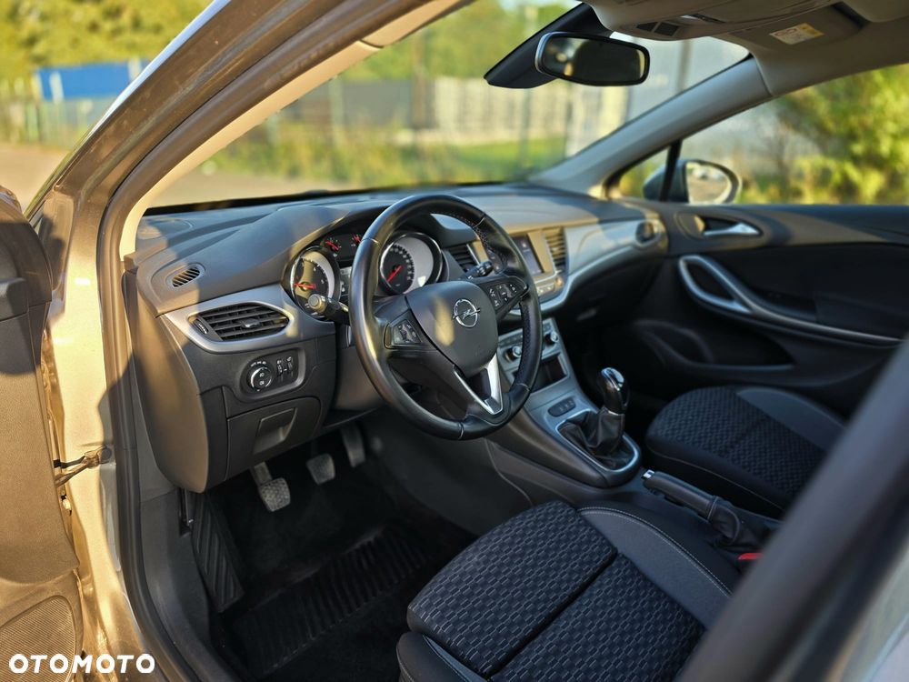 Opel Astra - 35