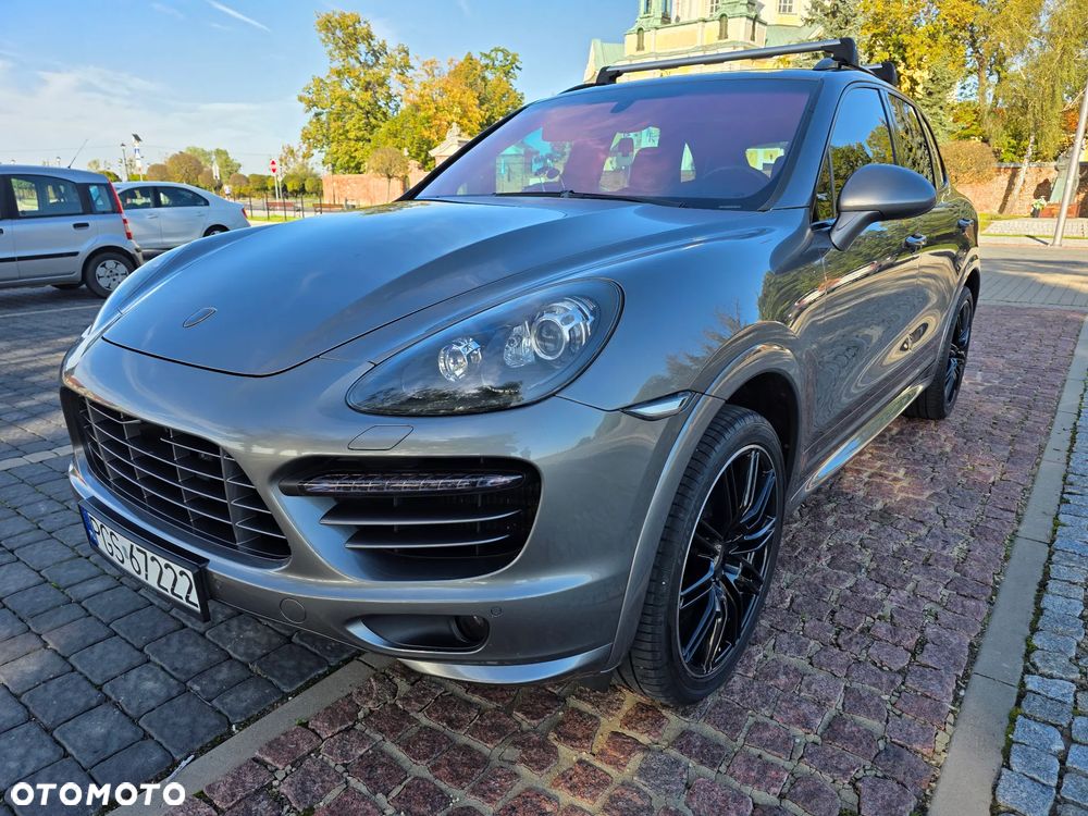 Porsche Cayenne - 1