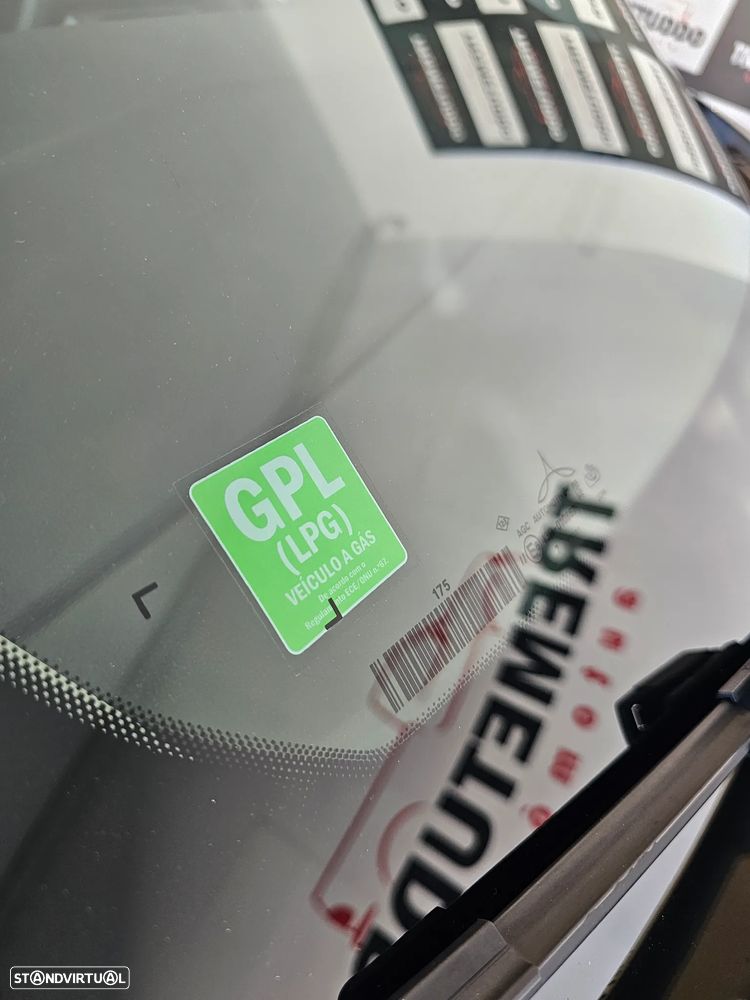 Renault Captur 1.0 TCe Techno Bi-Fuel - 36