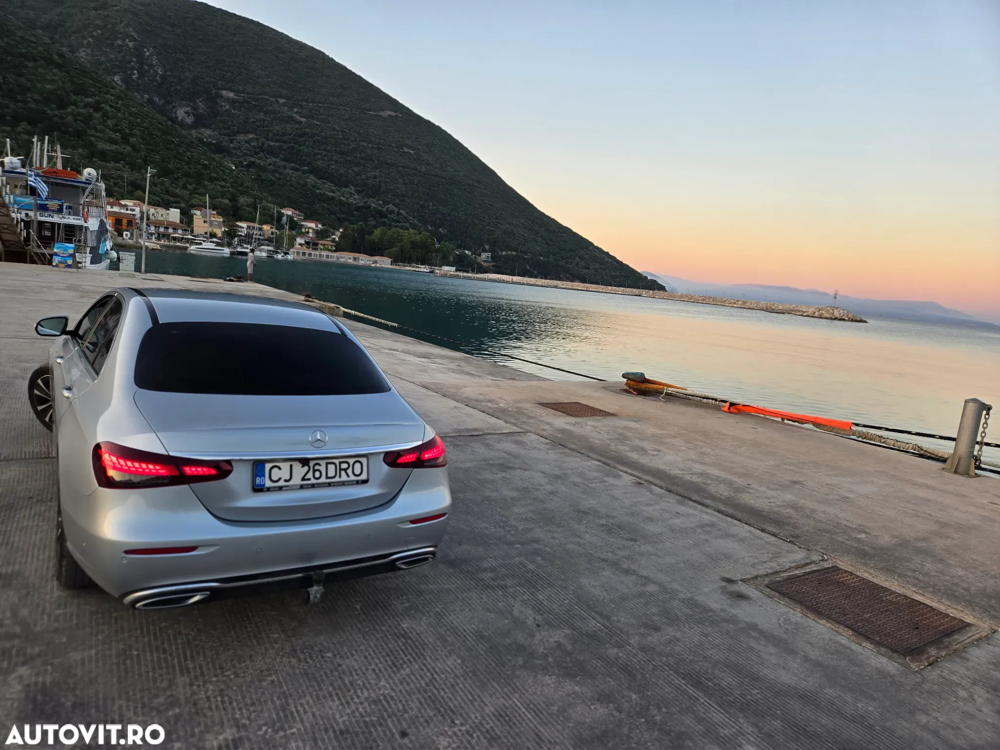 Mercedes-Benz E 220 d 4Matic T 9G-TRONIC - 13