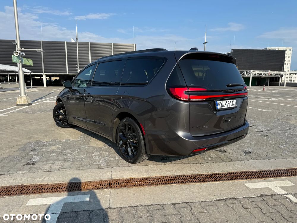 Chrysler Pacifica - 5