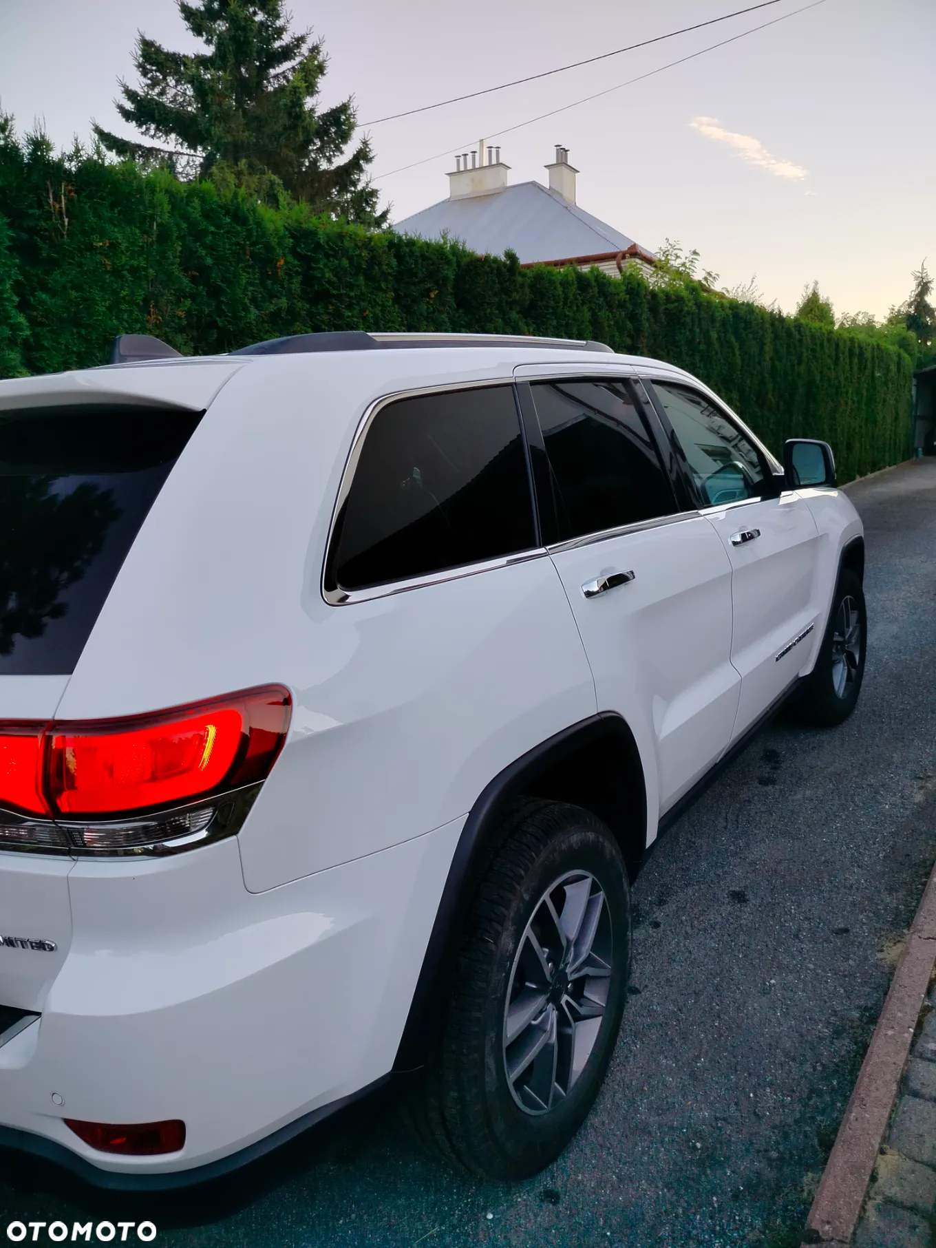 Jeep Grand Cherokee - 16