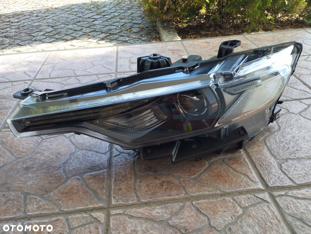 Lampa Xenon Nieskrętny Maserati Levante 670032327 670032328 NOWE ORYGINALNE - 8