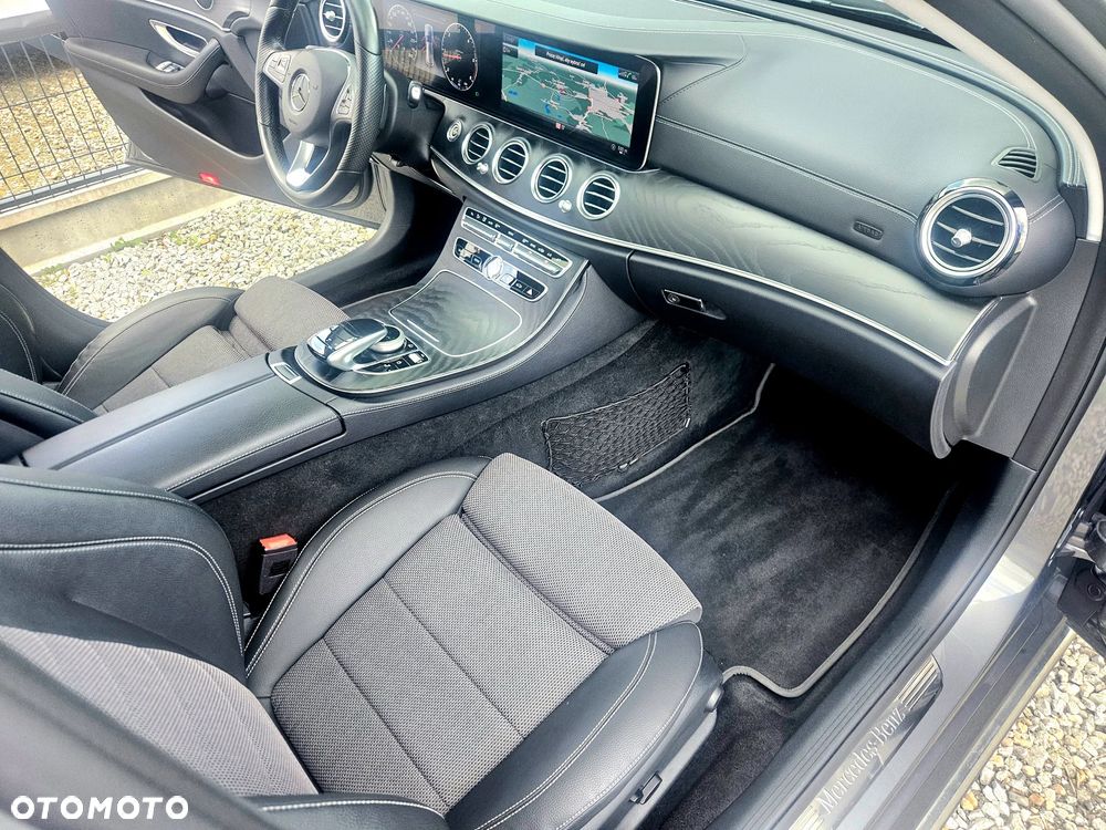 Mercedes-Benz Klasa E 220 d 4-Matic All-Terrain - 22