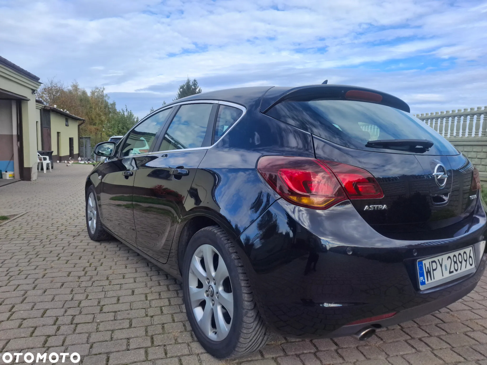 Opel Astra GTC 1.6 Turbo Edition - 4