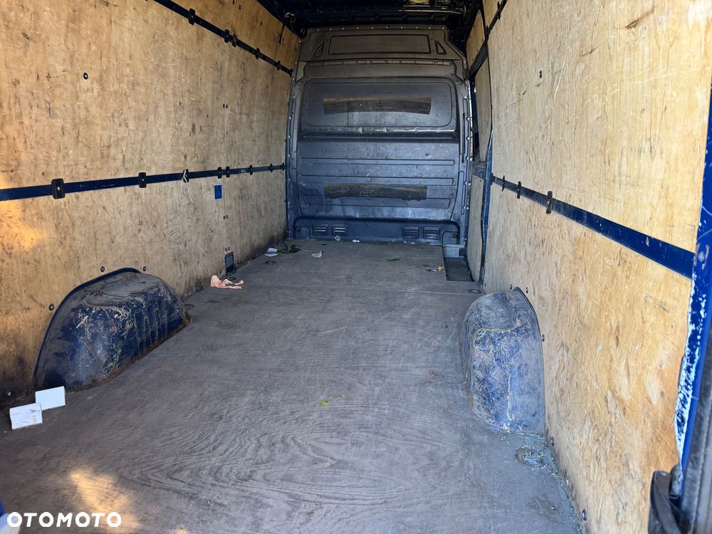 Mercedes-Benz Sprinter - 13