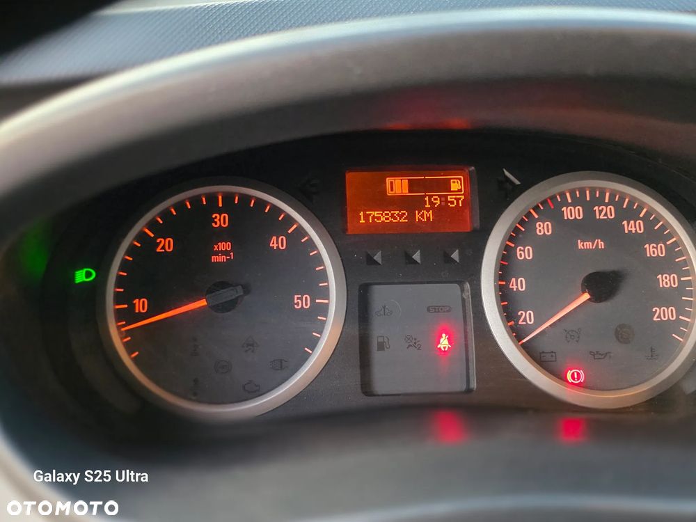 Opel Vivaro - 17