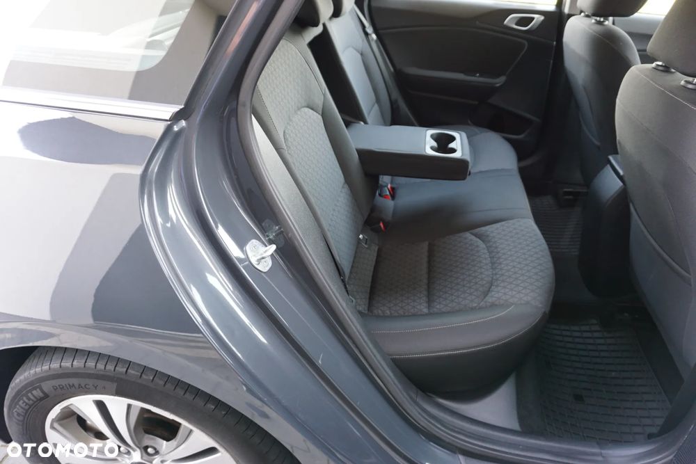 Kia Ceed 1.6 CRDi mHEV L Business Line DCT - 16