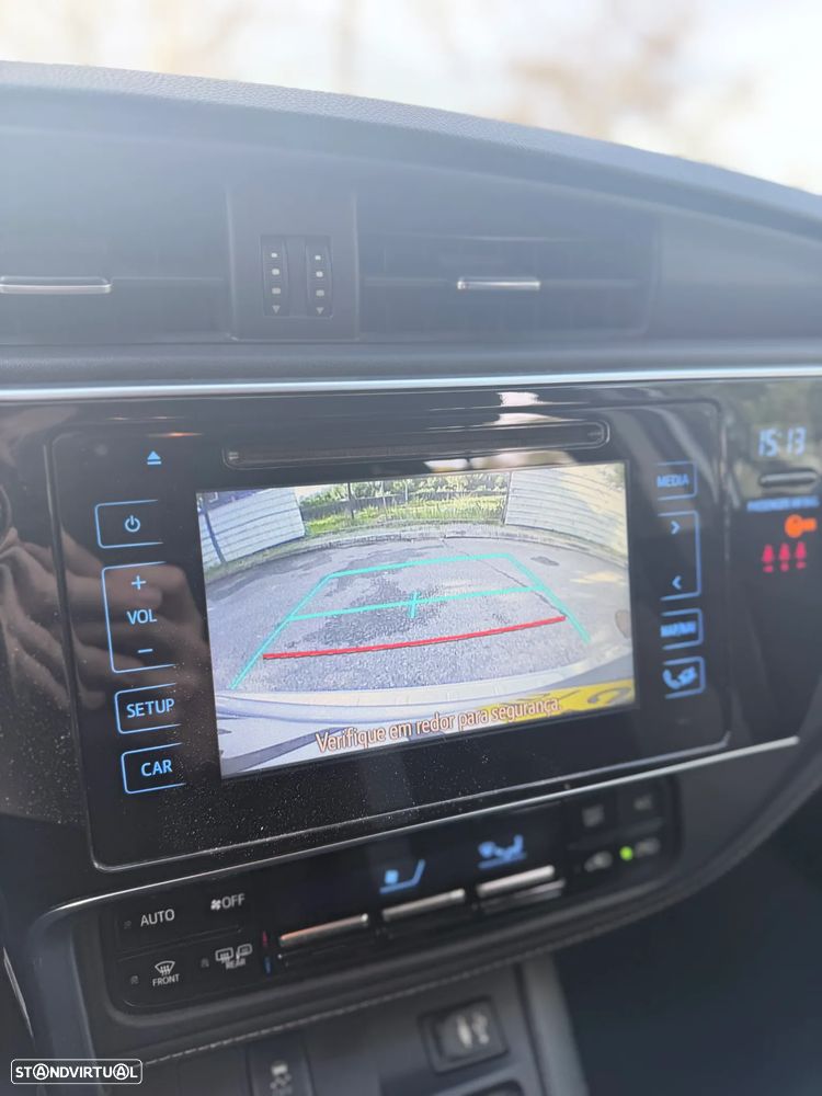 Toyota Auris Touring Sports 1.8 HSD Comfort - 23