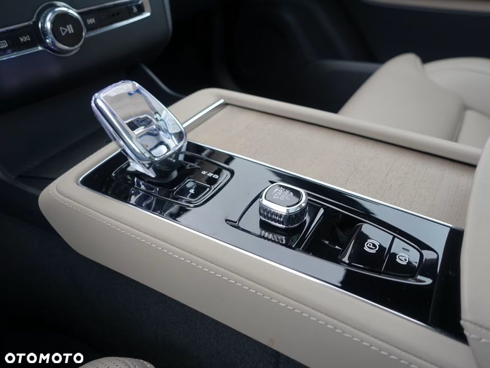 Volvo XC 90 T8 AWD Plus Dark - 16