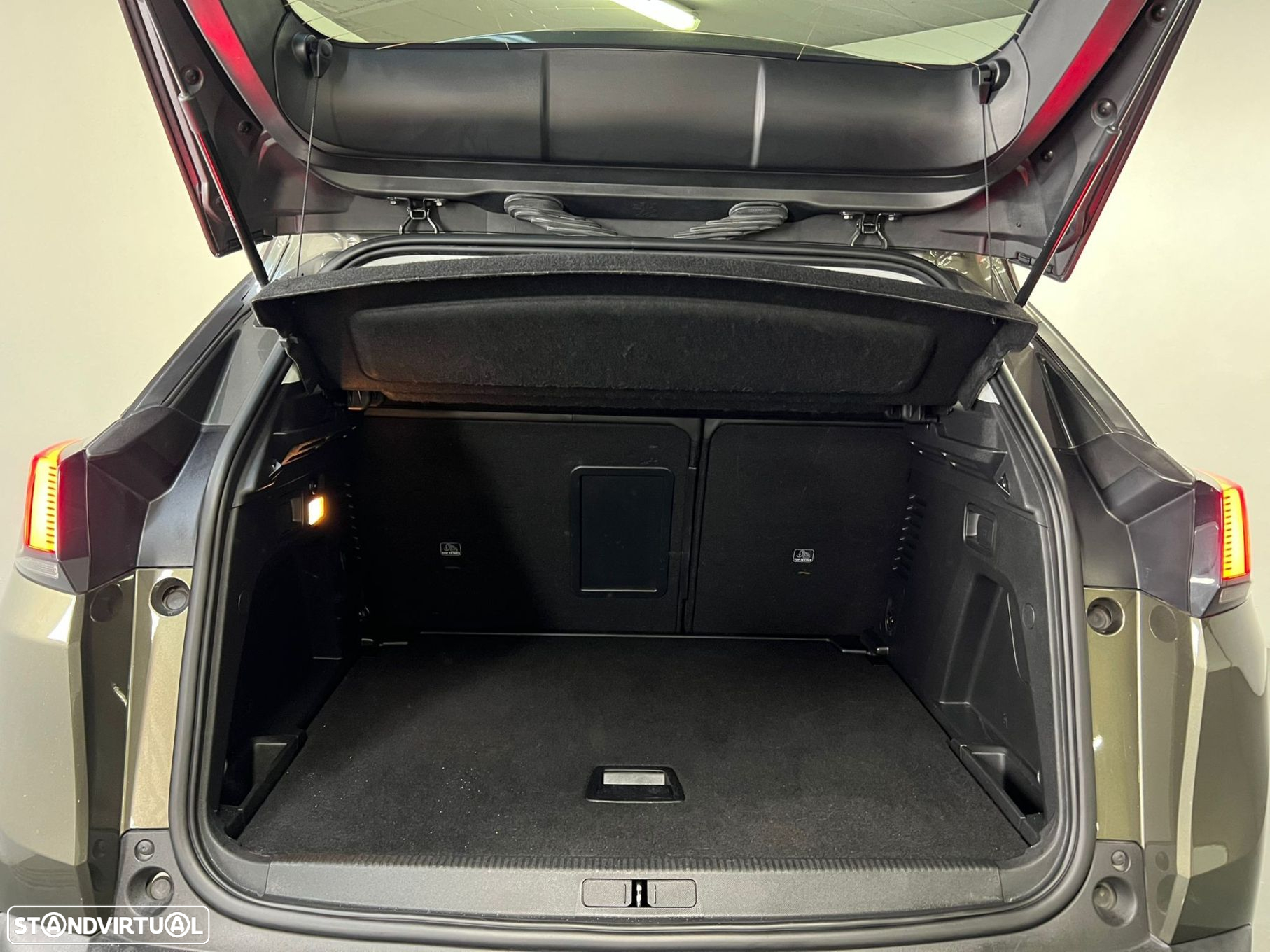 Peugeot 3008 1.5 BlueHDi Allure Pack EAT8 - 20