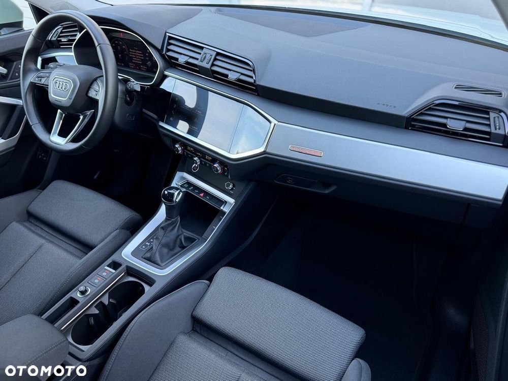 Audi Q3 Sportback - 12