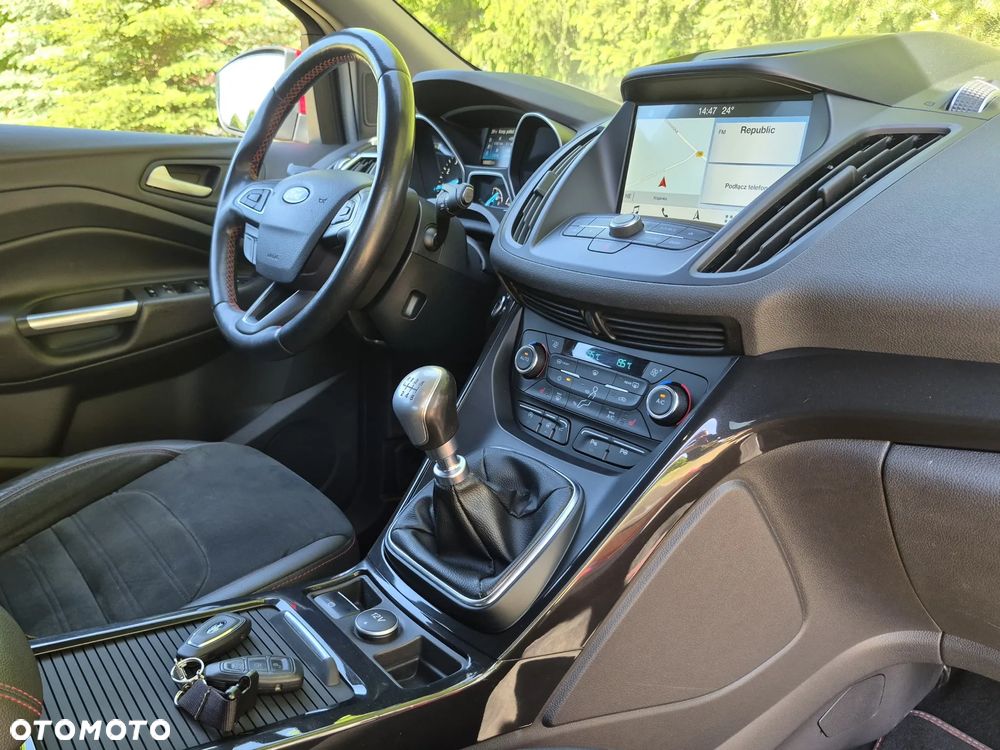 Ford Kuga 1.5 EcoBoost 2x4 ST-Line - 8