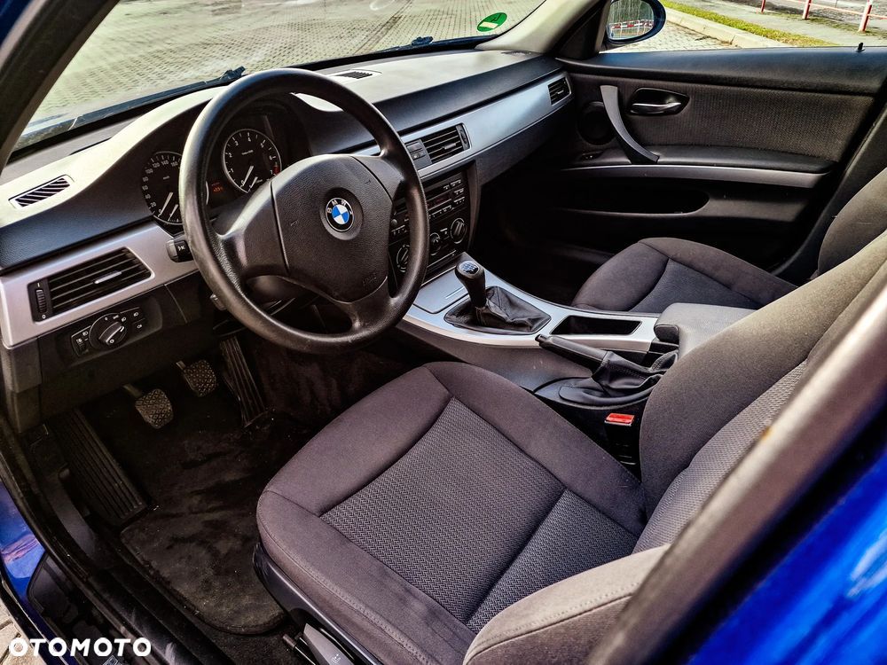 BMW Seria 3 318i - 13