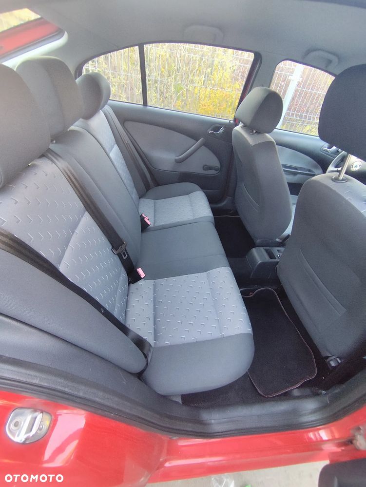 Skoda Octavia 1.6 Tour - 9