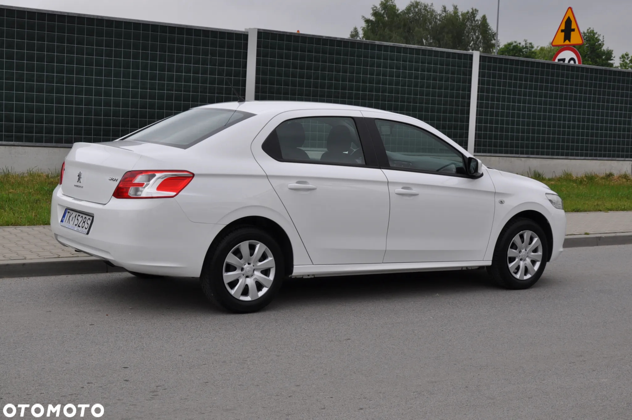 Peugeot 301 1.2 Pure Tech Access - 11