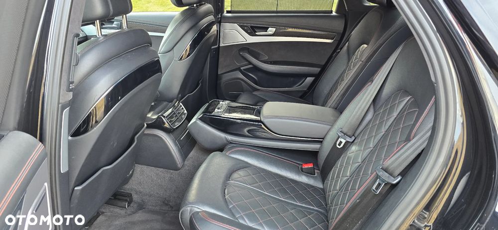 Audi S8 - 8
