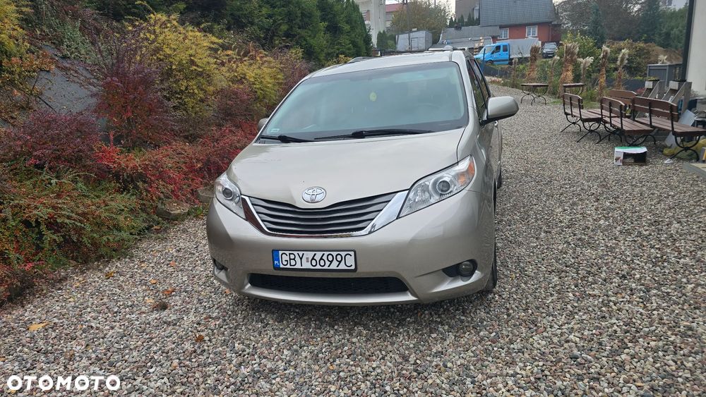 Toyota Sienna 3.5 XLE AWD - 3