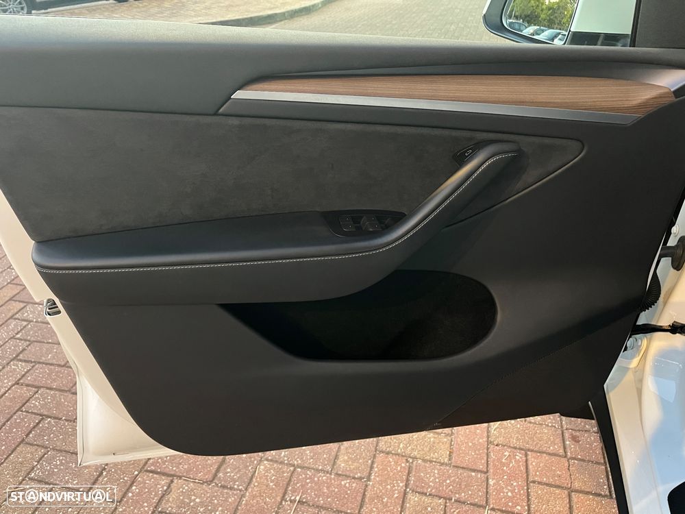 Tesla Model Y RWD - 8