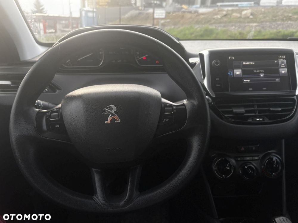 Peugeot 208 - 8