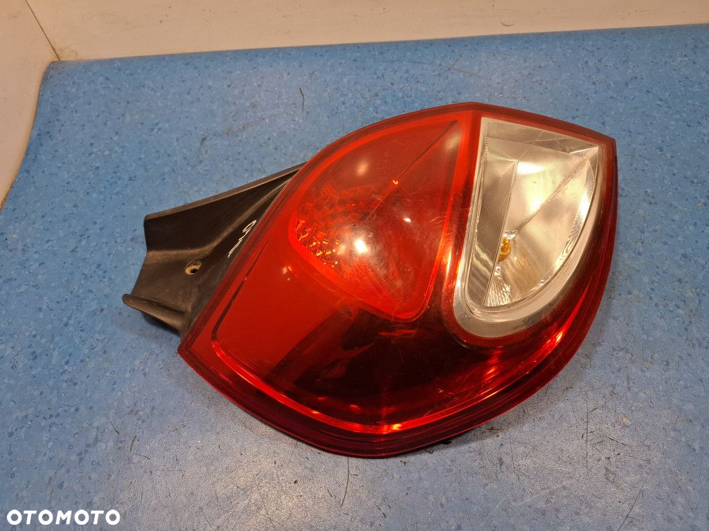 RENAULT CLIO III LIFT LAMPA TYŁ LEWA ZEWNĘTRZNA 8200886944 - 3