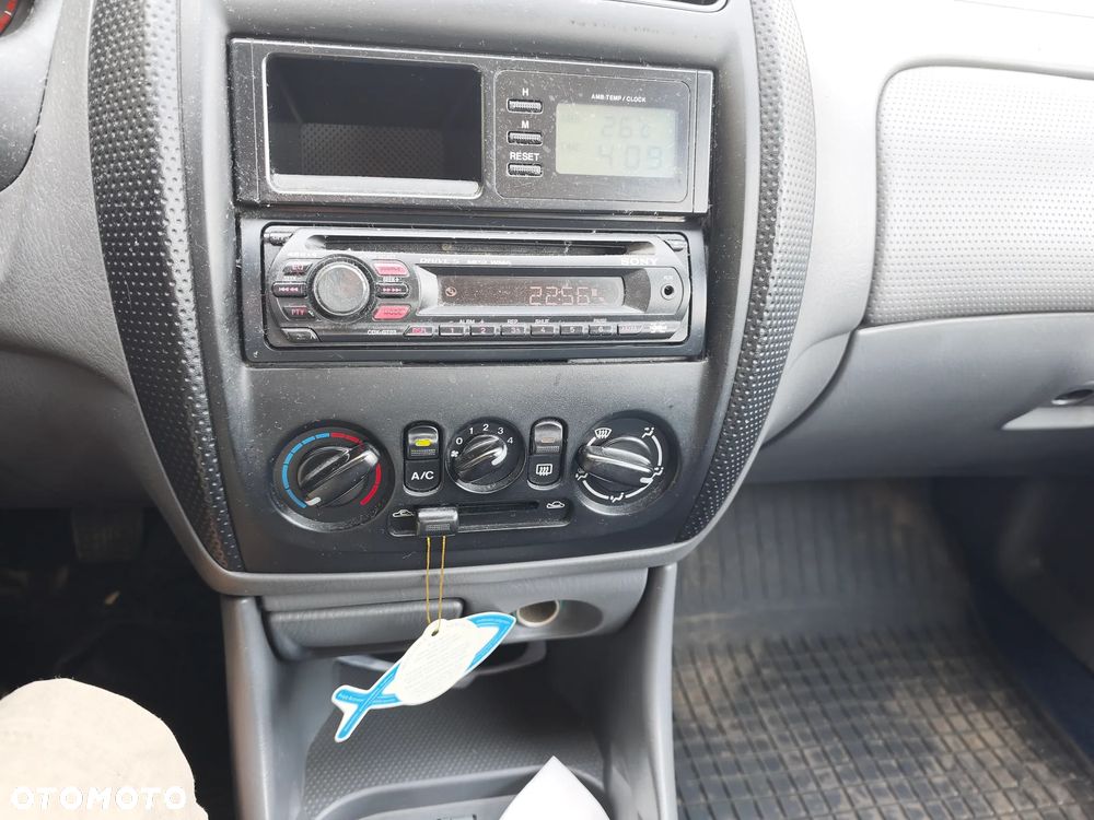 Mazda 323F - 10