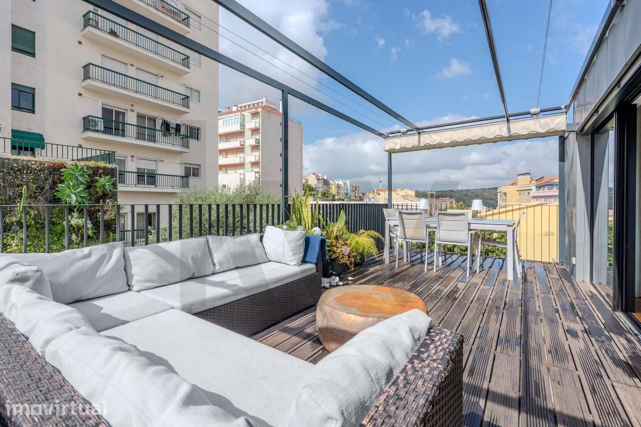 Penthouse T4 mobilada, com varanda e garagem, em Campo de Ourique - Grande imagem: 4/49