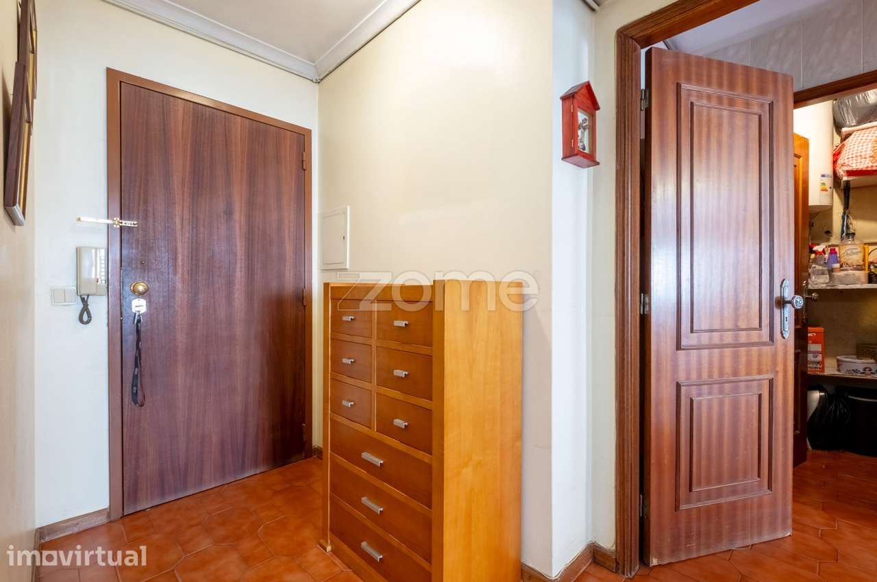 Apartamento T1+1 com varanda e 2 lugares de garagem - S.M. Infesta - Grande imagem: 5/32