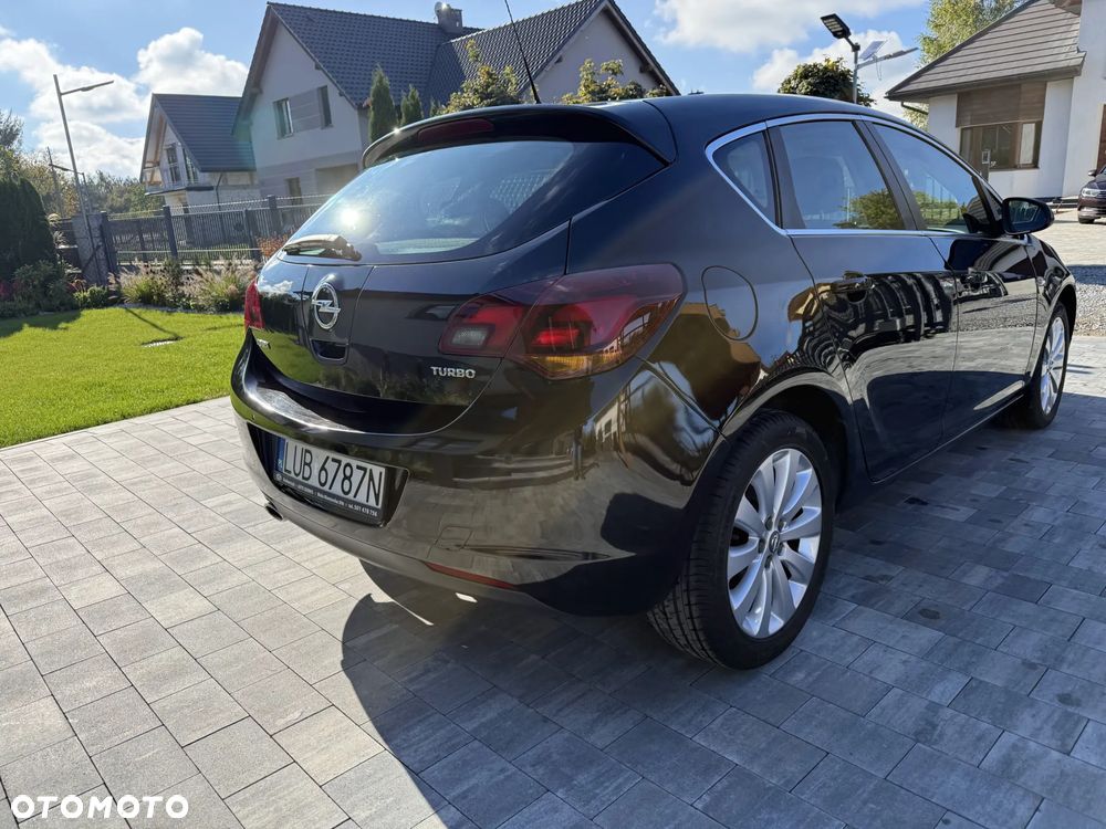 Opel Astra 2011 photo 3