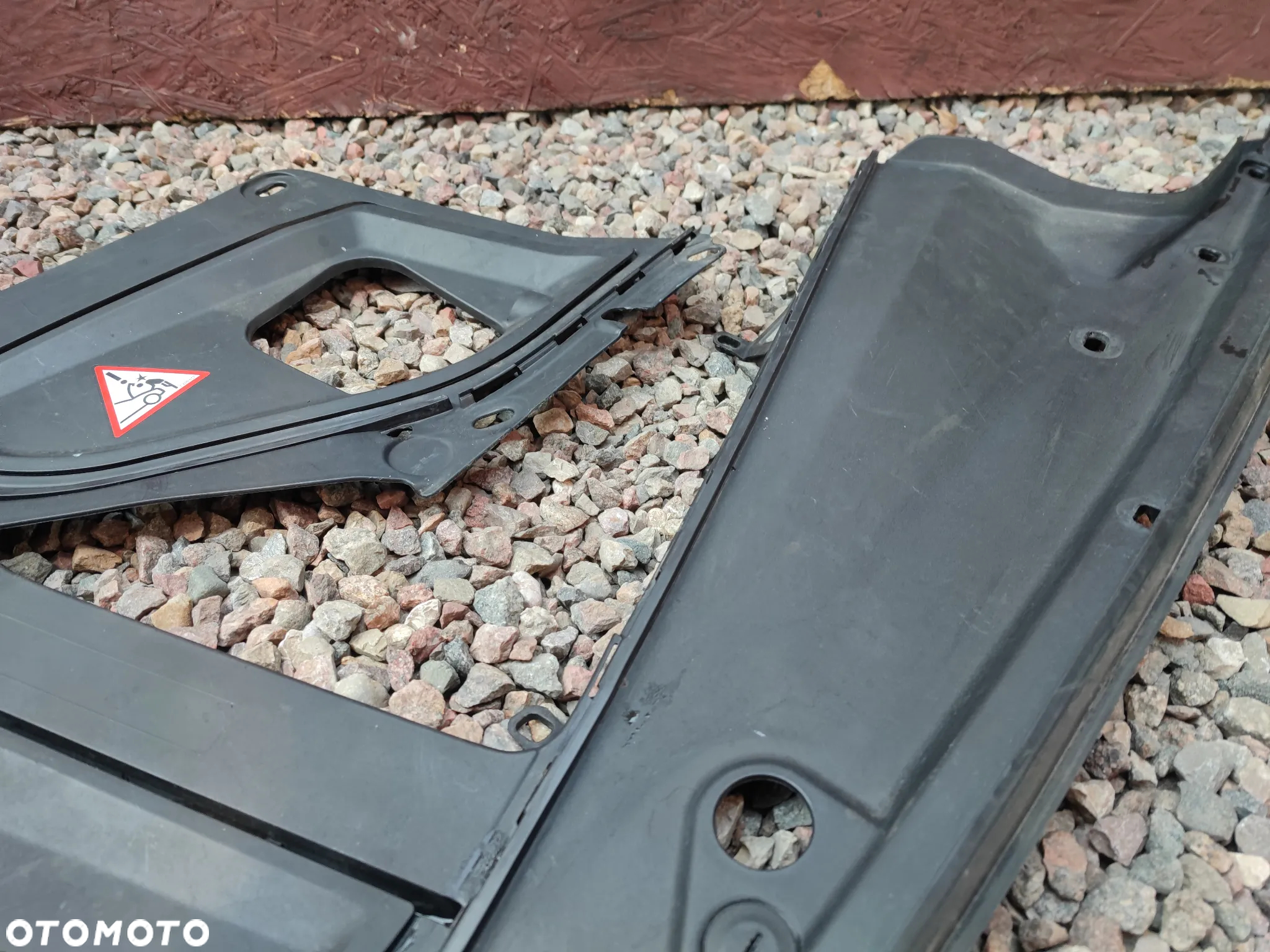 BMW F11 / F10 / F11N / F10N ORYGINALNA OSŁONA KOMORY SILNIKA LEWA / PRAWA / OBUDOWA KOMORY SILNIKA O NR. 7 019 804 / 7 019 803 OEM W BARDZO DOBRYM STANIE - 3