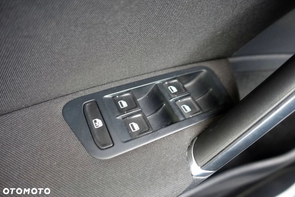 Volkswagen Golf 2.0 BlueTDI DSG Comfortline - 27