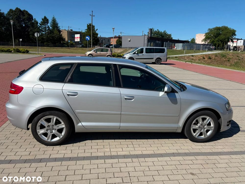Audi A3 Sportback 1.6 Ambiente - 4