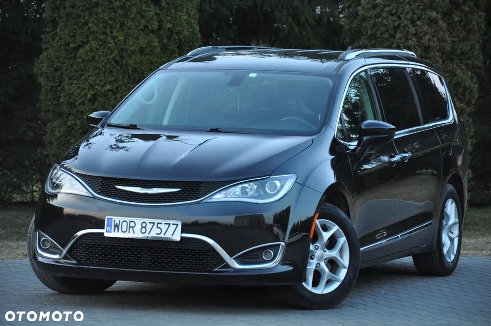 Chrysler Pacifica - 4