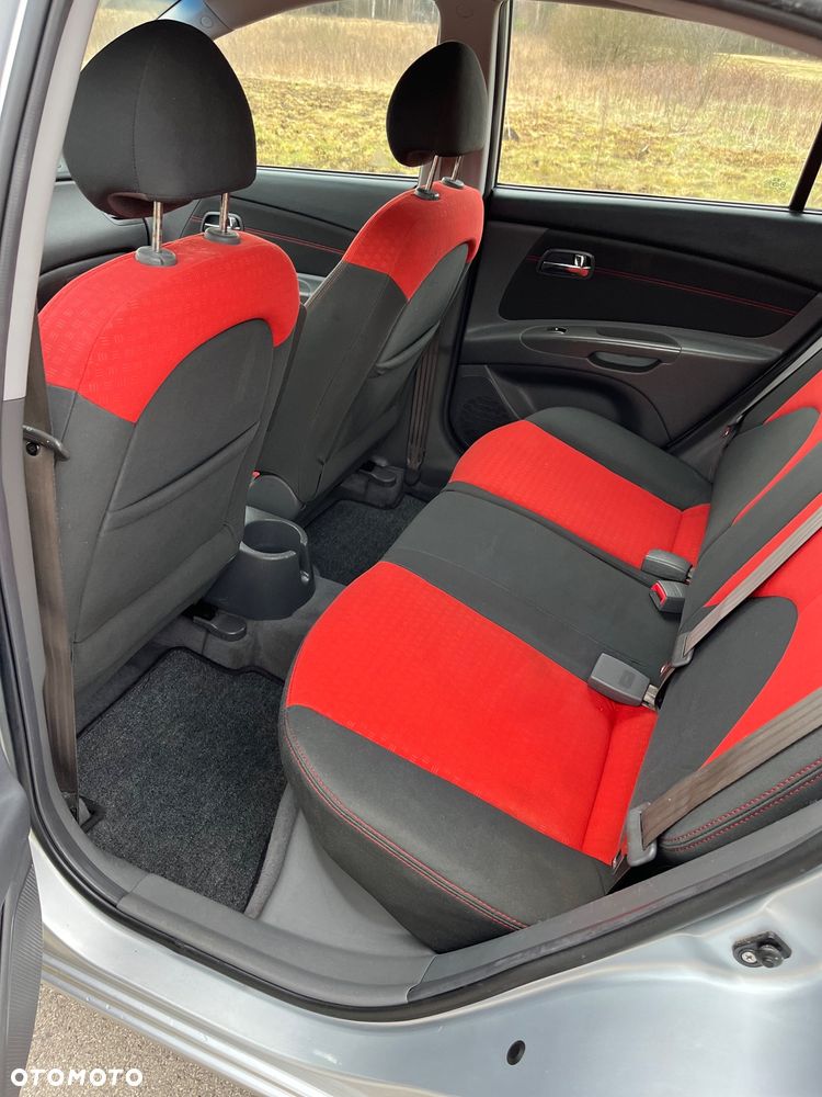 Kia Rio 1.4 City - 14