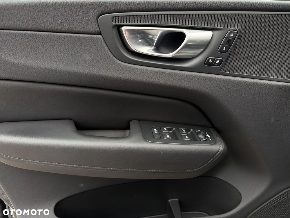 Volvo XC 60 B4 D AWD Plus Bright - 12