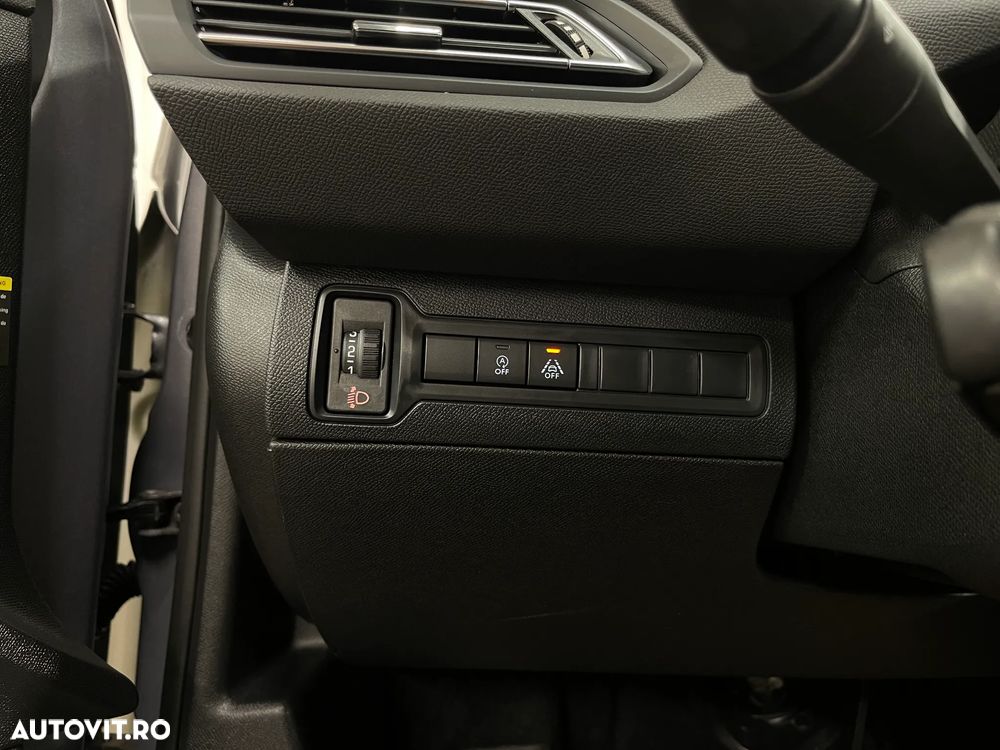 Peugeot 308 SW BlueHDi 130 EAT8 Allure - 25