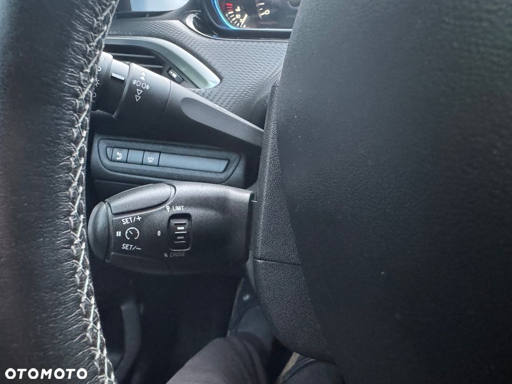 Peugeot 2008 1.2 Pure Tech GPF Allure S&S - 24