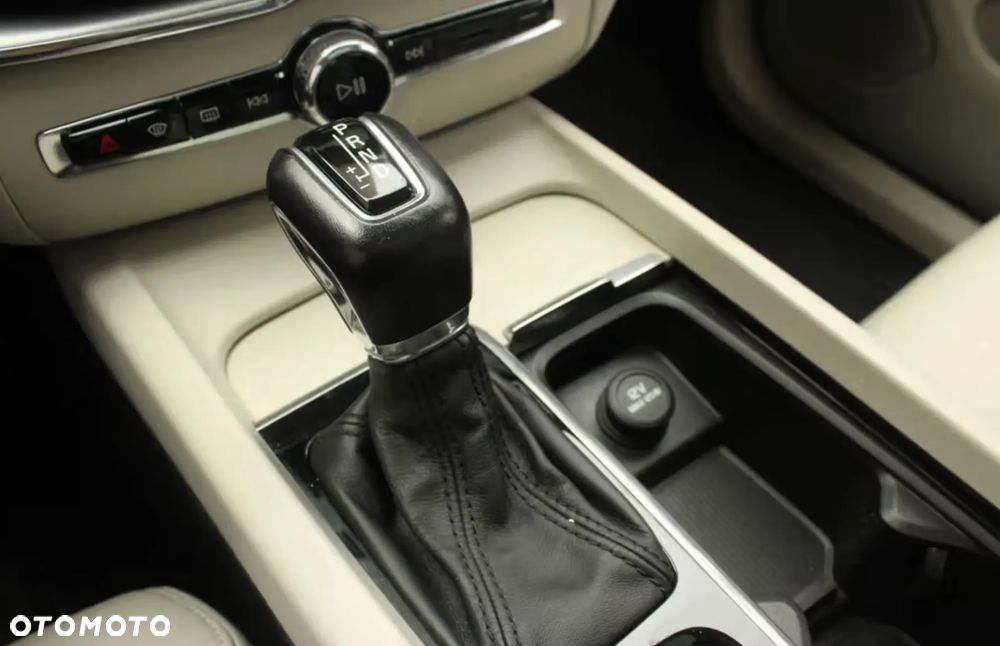Volvo XC 60 T5 AWD Geartronic Momentum - 23