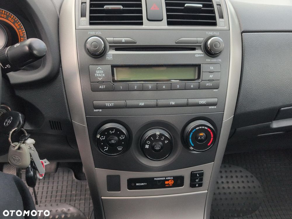 Toyota Corolla 1.6 VVT-i Luna - 18