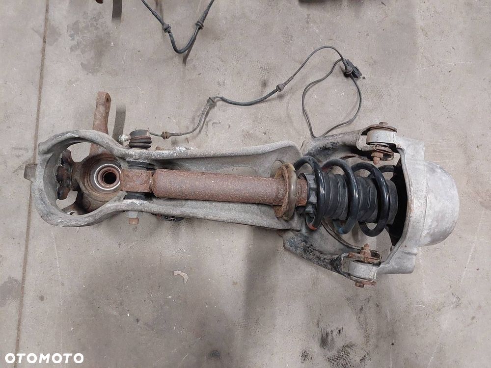 AMORTYZATOR SPRĘŻYNA ZWROTNICA LEWY PRZÓD PRAWY PRZÓD PEUGEOT 407 I 2.7 HDI - 2