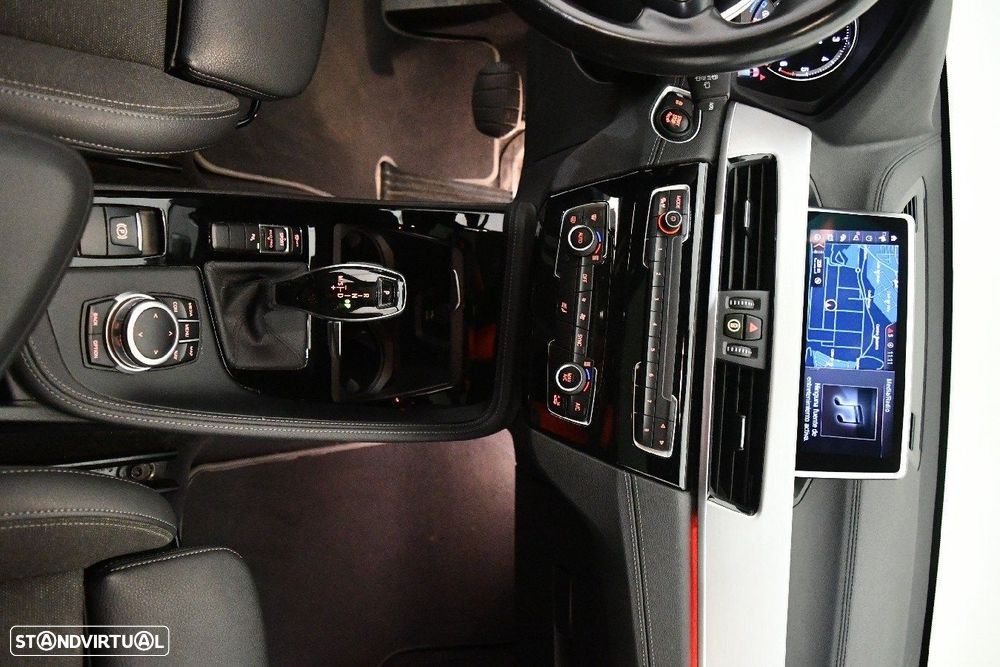 BMW X1 18 d sDrive Auto Line Sport - 12