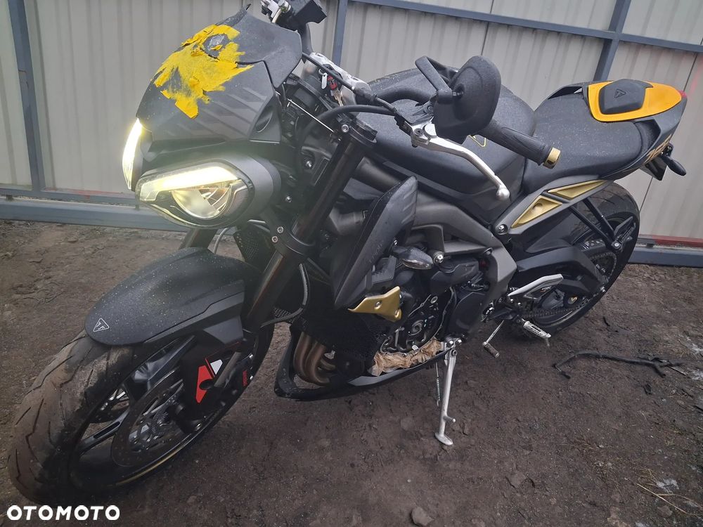 Triumph Street Triple - 1